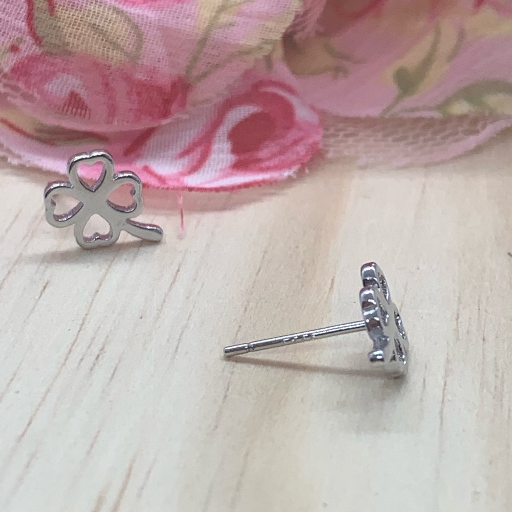 🌟 Silver 925 Clover Stud Earrings - Picture 4 of 5